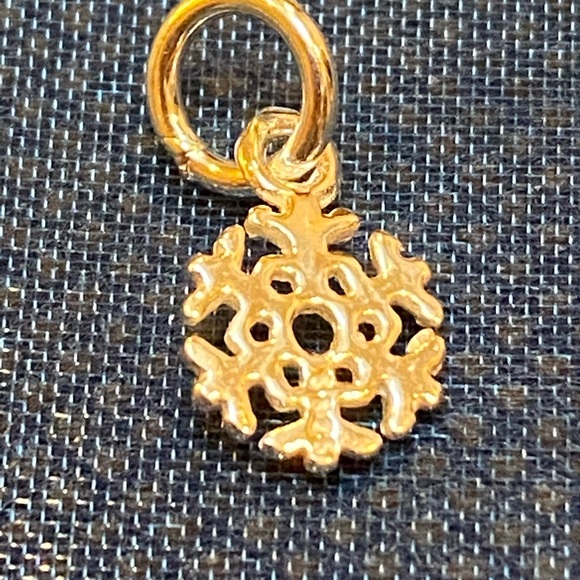 Snowflake Sterling silver Charm - Picture 2 of 7